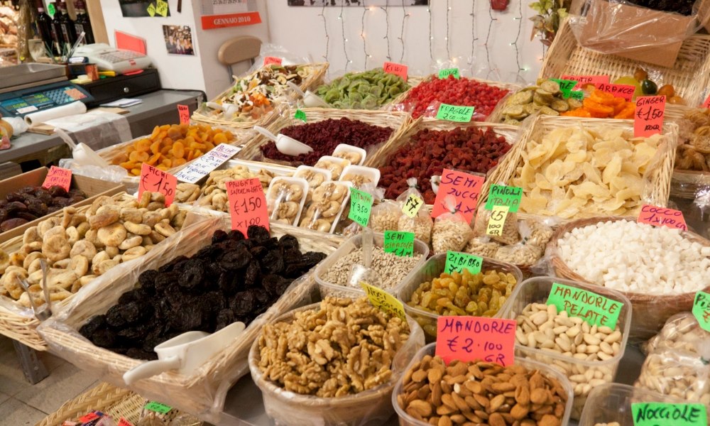 Lebensmittel, die auf dem italienischen Markt in Nizza verkauft werden